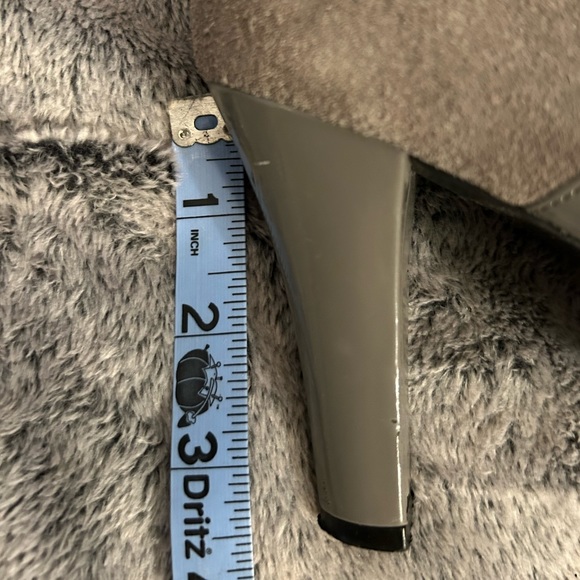 Merona Gray Suede Shoes. Size 9 - Picture 4 of 11